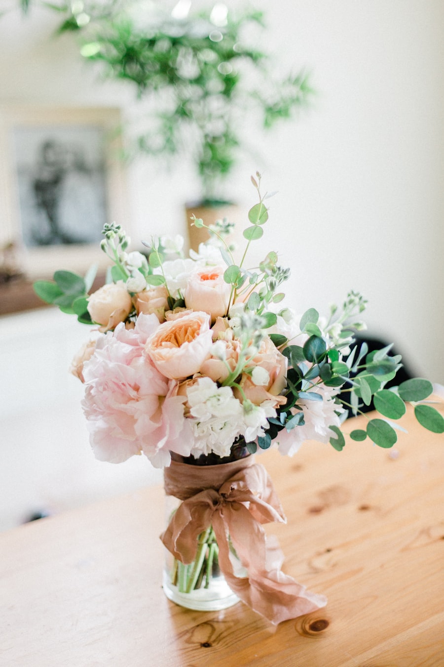 Bruidsboeket met dahlia en eucalyptus